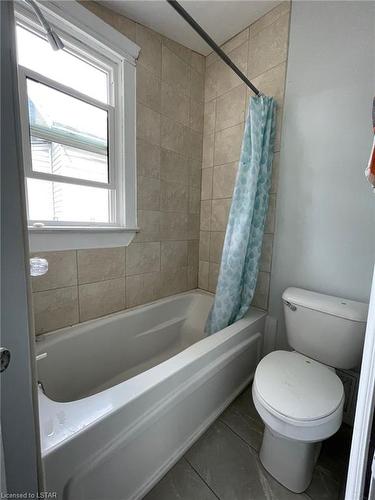 271 Highbury Avenue, London, ON - Indoor Photo Showing Bathroom