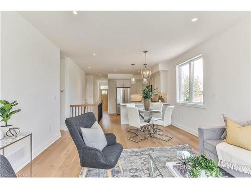 1-85 Forest Street, Aylmer, ON - Indoor Photo Showing Living Room