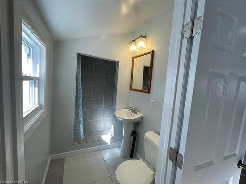 1025 York Street, London, ON - Indoor Photo Showing Bathroom