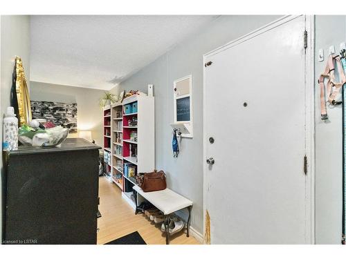 201-1174 Hamilton Road, London, ON - Indoor Photo Showing Other Room