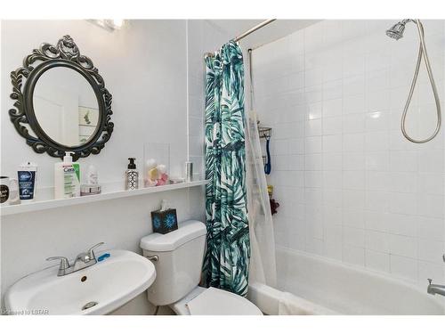 201-1174 Hamilton Road, London, ON - Indoor Photo Showing Bathroom