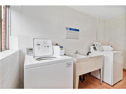 201-1174 Hamilton Road, London, ON - Indoor Photo Showing Laundry Room