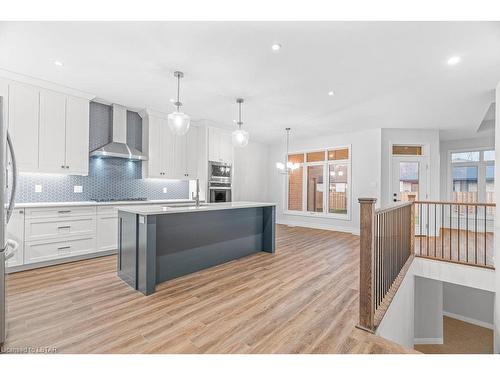 112 Leneve Street, Forest, ON - Indoor Photo Showing Kitchen With Upgraded Kitchen