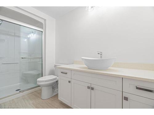 112 Leneve Street, Forest, ON - Indoor Photo Showing Bathroom