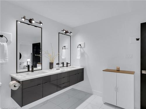 2252 Wateroak Drive, London, ON - Indoor Photo Showing Bathroom