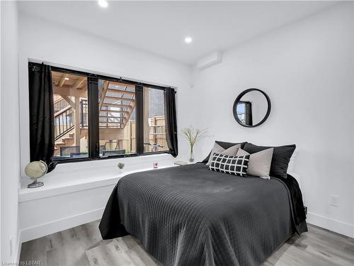 2252 Wateroak Drive, London, ON - Indoor Photo Showing Bedroom
