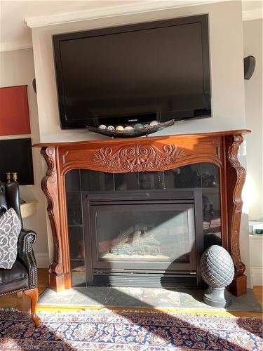174 Harrison Place, Port Stanley, ON - Indoor Photo Showing Living Room With Fireplace