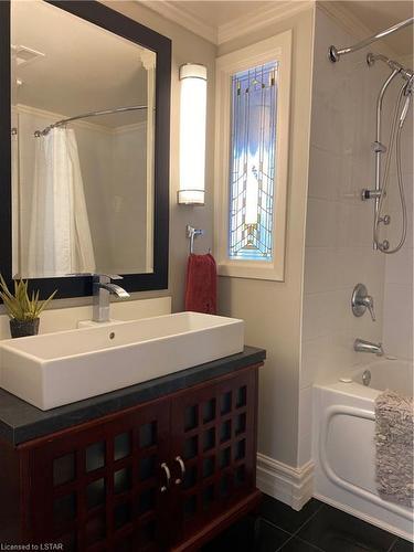174 Harrison Place, Port Stanley, ON - Indoor Photo Showing Bathroom