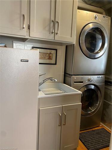 174 Harrison Place, Port Stanley, ON - Indoor Photo Showing Laundry Room