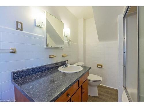 241 Ridout Street S, London, ON - Indoor Photo Showing Bathroom