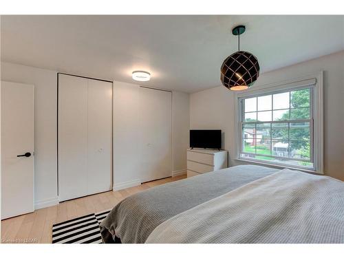 43 Cowan Avenue, London, ON - Indoor Photo Showing Bedroom
