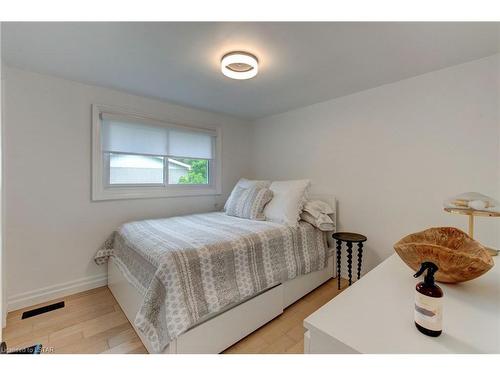 43 Cowan Avenue, London, ON - Indoor Photo Showing Bedroom