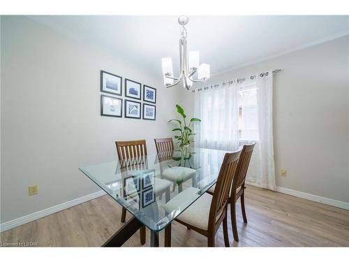 118 Ashley Crescent, London, ON - Indoor Photo Showing Dining Room