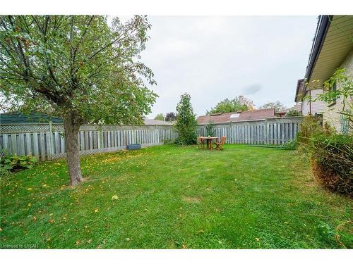 118 Ashley Crescent, London, ON - Outdoor With Backyard