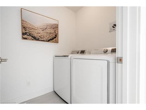 1704 Chelton Crt, London, ON - Indoor Photo Showing Laundry Room