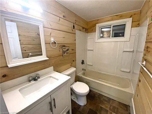 40 Shakespeare Street, Port Burwell, ON - Indoor Photo Showing Bathroom