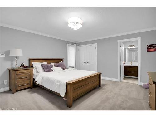 2025 Ashgrove Court, London, ON - Indoor Photo Showing Bedroom