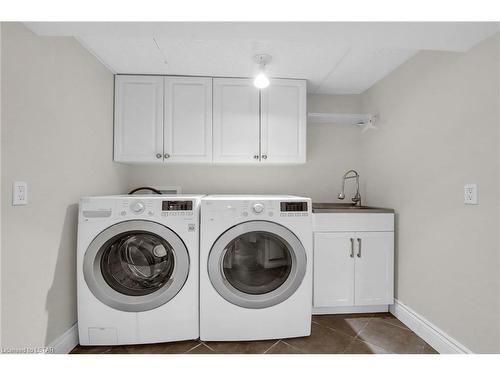 2025 Ashgrove Court, London, ON - Indoor Photo Showing Laundry Room