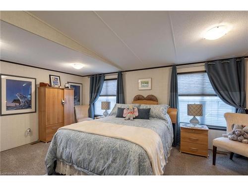 130-36501 Dashwood Road, Grand Bend, ON - Indoor Photo Showing Bedroom