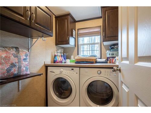 130-36501 Dashwood Road, Grand Bend, ON - Indoor Photo Showing Laundry Room