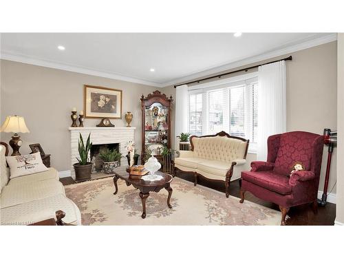 14 Rockingham Court, London, ON - Indoor Photo Showing Living Room With Fireplace