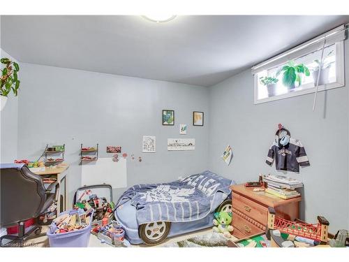 1314 Hillcrest Avenue, London, ON - Indoor Photo Showing Bedroom