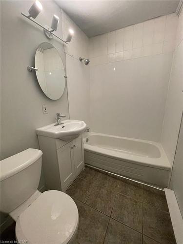 26 St Charles Street, Vanastra, ON - Indoor Photo Showing Bathroom