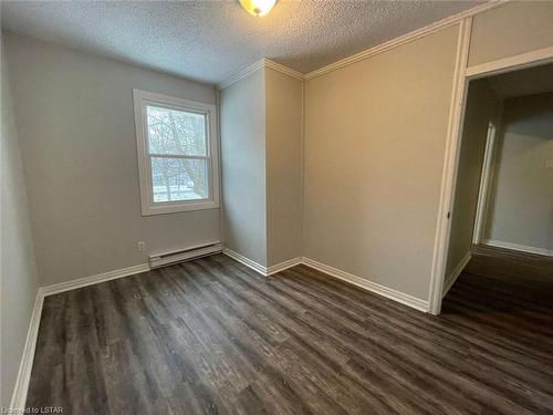 26 St Charles Street, Vanastra, ON - Indoor Photo Showing Other Room