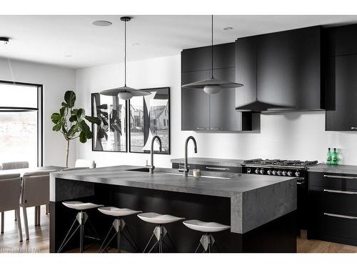 37 Crestview Drive, Komoka, ON - Indoor Photo Showing Kitchen With Upgraded Kitchen