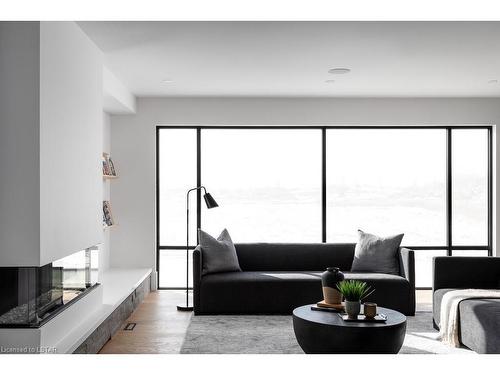 37 Crestview Drive, Komoka, ON - Indoor Photo Showing Living Room