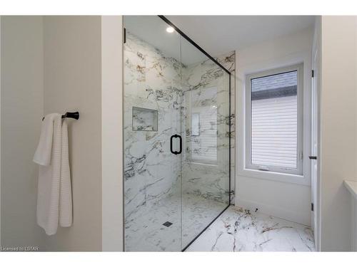 2082 Saddlerock Avenue, London, ON - Indoor Photo Showing Bathroom