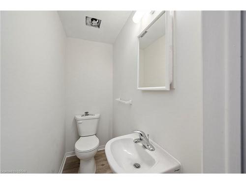 22268 Adelaide Street, Mount Brydges, ON - Indoor Photo Showing Bathroom