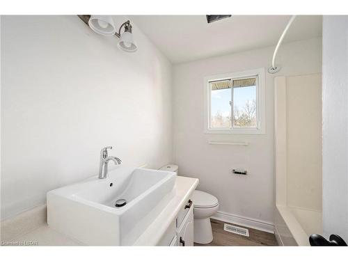 22268 Adelaide Street, Mount Brydges, ON - Indoor Photo Showing Bathroom