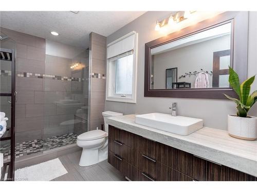 9-1430 Highbury Avenue, London, ON - Indoor Photo Showing Bathroom