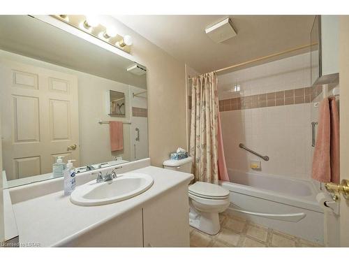 204-155 Kent Street, London, ON - Indoor Photo Showing Bathroom