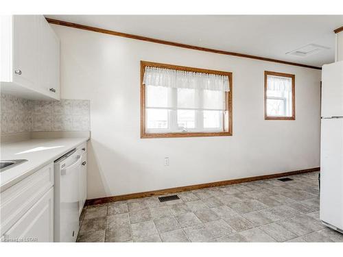 21332 Wilson Street, Delaware, ON - Indoor Photo Showing Kitchen