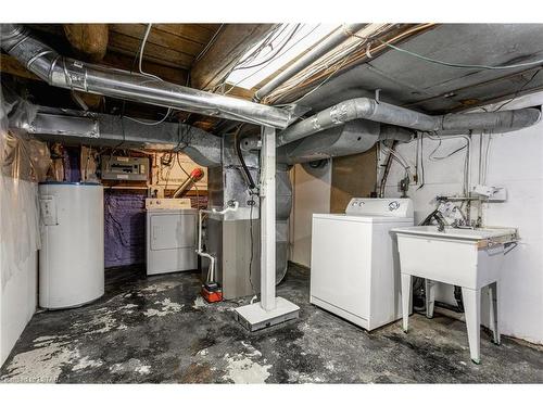 21332 Wilson Street, Delaware, ON - Indoor Photo Showing Laundry Room