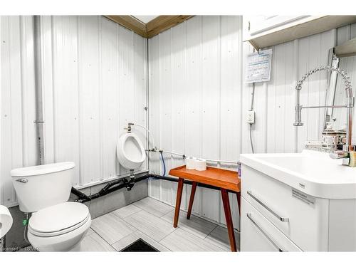 21332 Wilson Street, Delaware, ON - Indoor Photo Showing Bathroom