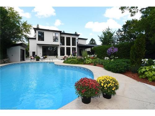 565 Leyton Crescent, London, ON - Outdoor With In Ground Pool With Backyard
