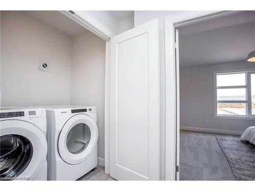 101-2700 Buroak Drive, London, ON - Indoor Photo Showing Laundry Room