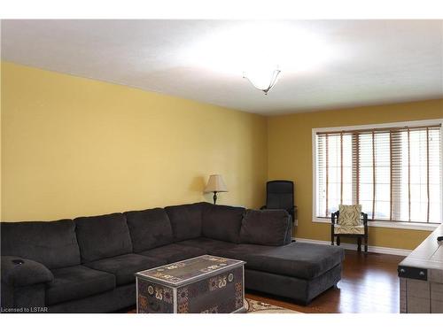 1052 Bay Street, Port Rowan, ON - Indoor Photo Showing Living Room