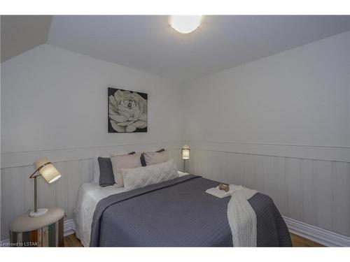 63 Cathcart Street, London, ON - Indoor Photo Showing Bedroom