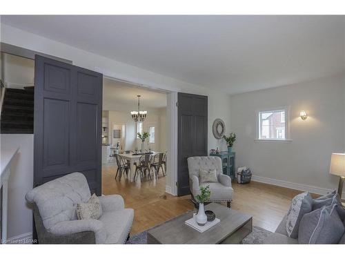 63 Cathcart Street, London, ON - Indoor Photo Showing Living Room