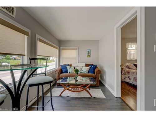 143 William Street, Port Stanley, ON - Indoor Photo Showing Living Room