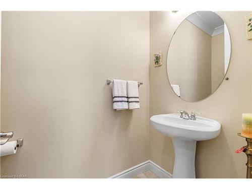 1327 Eagletrace Drive, London, ON - Indoor Photo Showing Bathroom
