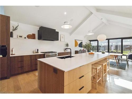 1509 Ryersie Road, London, ON - Indoor Photo Showing Kitchen With Upgraded Kitchen