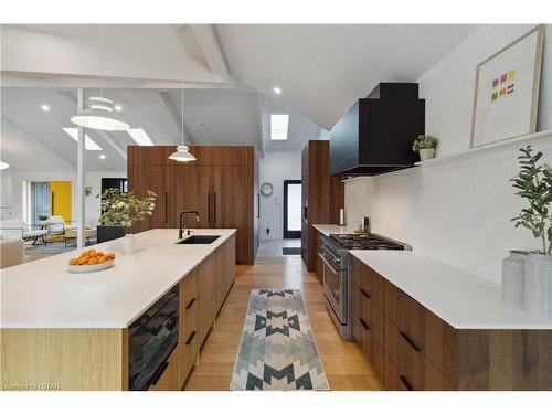 1509 Ryersie Road, London, ON - Indoor Photo Showing Kitchen With Upgraded Kitchen