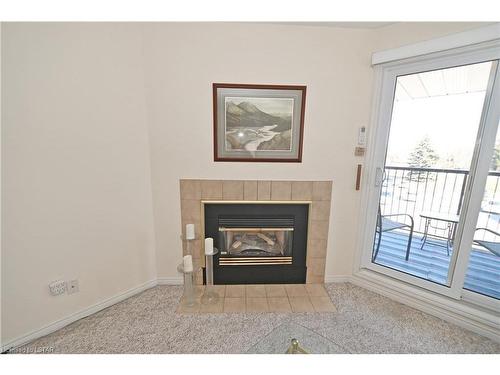 310-440 Wellington Street, St. Thomas, ON - Indoor Photo Showing Living Room With Fireplace