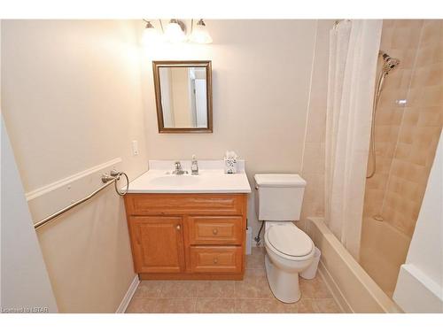 310-440 Wellington Street, St. Thomas, ON - Indoor Photo Showing Bathroom