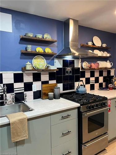 305 Skyline Avenue, London, ON - Indoor Photo Showing Kitchen